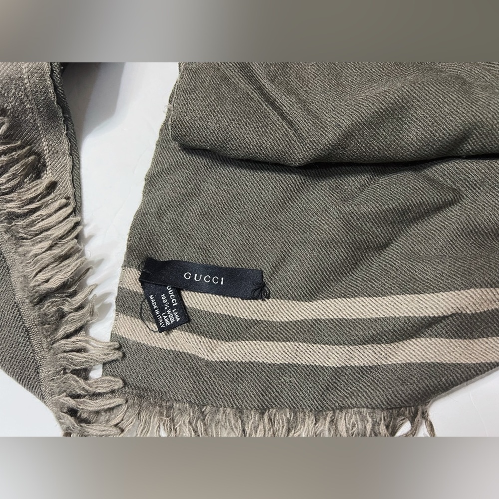 Authentic Gucci wool  Scarf - Picture 3 of 13